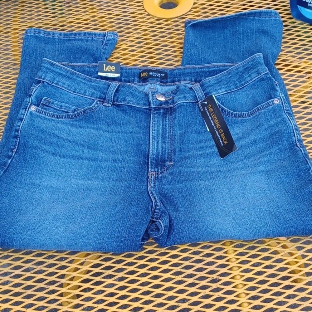 Lee capri mid rise regular fit premium women size 12M Medium color blue